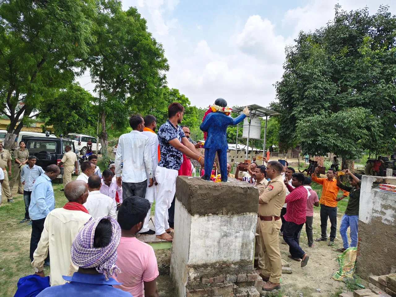 खुरापाती तत्वों ने खंडित की भारत रत्न भीमराव अंबेडकर की प्रतिमा