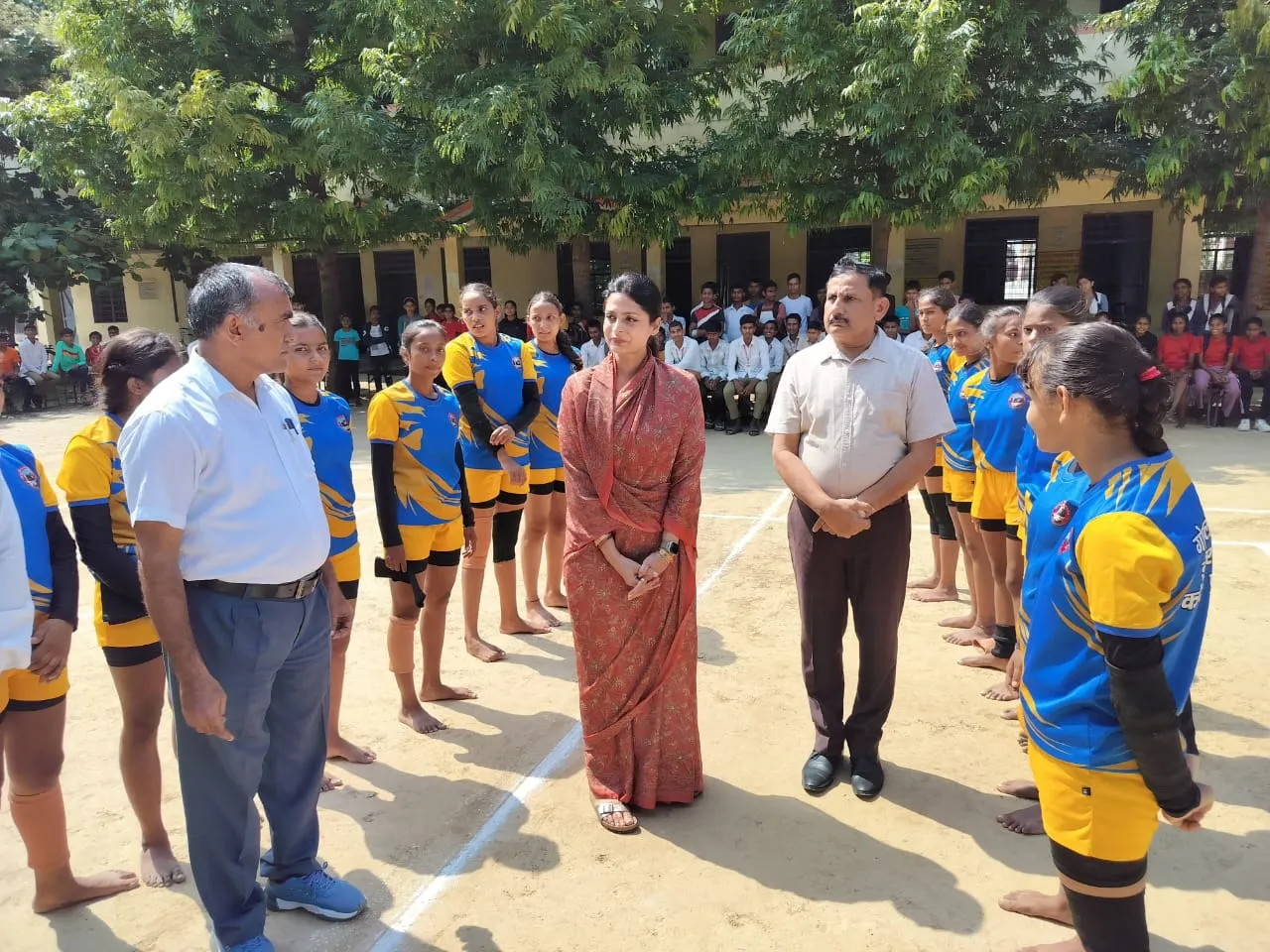 गोपाल विद्यालय प्रबन्ध समिति की सचिव ने किया विद्यालय का औचक निरीक्षण।