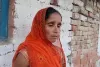 पीएम आवास योजना में हो रही वसूली को लेकर जलालपुर गांव की पीड़िता ने थाने पर दिया प्रार्थना पत्र