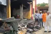 भारत इलेक्ट्रॉनिक्स के मकान में लगी आग के बाद हुए नुकसान की जानकारी लेने पहुंचे पूर्व विधायक मनोज यादव