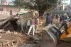 रेलवे की जमीन पर कब्जा कर लगाई गईं दुकानें हटाईं