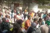 जिला मुख्यालय फिरोजाबाद पर ऑल इंडिया किसान यूनियन के पदाधिकारियों का धरना-प्रदर्शन मंगलवार को जारी रहा