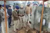 बस्ती कचहरी परिसर में शव मिलने से सनसनी , पुलिस जांच में जुटी 