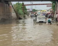 हल्की बरसात के पानी से बंद हुआ नटवां रेलवे अंडर ब्रिज 