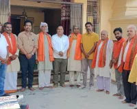 कुशीनगर : भाजपाइयों ने गुरु दक्षिणा दान कर लिया आशीर्वाद