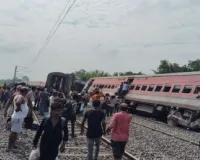 UP में पटरी से उतरे डिब्रूगढ़ एक्सप्रेस के 12 कोच पलटे, गोंडा में बड़ा रेल हादसा, 4 यात्रियों की मौत