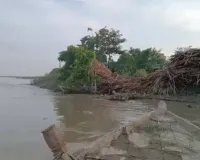 कोशी नदी के कटाव से बढ़ रही है।परेशानी प्रशासन से मदद की गुहार