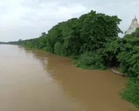 लगातार बढ़ रहा नदियों का जलस्तर, बाढ़ का खतरा बरकरार  