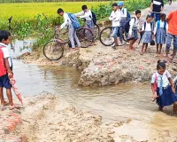 नहर काटने से आवागमन बंद राहगीर परेशान जिम्मेदारों की आंखें बंद