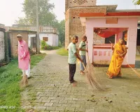 कुशीनगर : महात्मा गांधी जी की जयंती पर मंदिर परिसर की सफाई कर ग्राम प्रधान ने दिया गुड संदेश