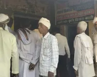 किसानों के साथ लूट, बीज गोदाम पर किसानों ने किया हंगामा..