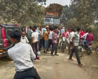 कुल्लहा घाट व पिहानी  सड़क पर दर्दनाक हादसारू बाइक से गिरी महिला को ट्रक ने कुचला, मौके पर मौत