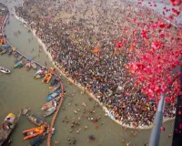  महाकुम्भ में स्नान पर्व पर श्रद्धालुओं पर कराई पुष्पवर्षा, अभिभूत श्रद्धालु बोले - जय श्री राम।