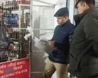 सैनी पुलिस ने किया पैदल-गश्त भांग और शराब की दुकानों से की पूछताछ