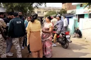 तुलसीपुर लाल कॉलोनी मोहल्ले मे  पशु पालन से गन्दगी का अंबार