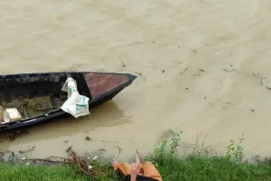  गोरखपुर चिलुआताल क्षेत्र  मीरपुर ड़ोहर में मछुआरे के जाल में फंसी युवती का शव , मचा हड़कम्प