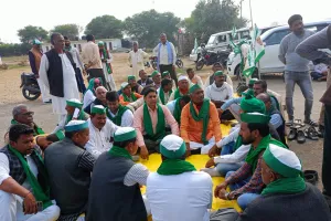 हर्रो टोल कर्मियों के गुंडागर्दी के विरोध में भारतीय किसान यूनियन ने किया धरना प्रदर्शन ।