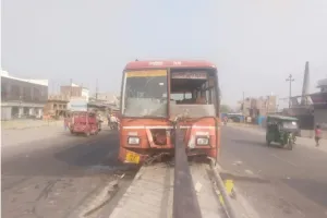 लखीमपुर-बहराइच रोड पर डिवाइडर हादसों का खतरा, जनता त्रस्त !