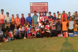 खेलो इंडिया केंद्रों के प्रशिक्षुओं के बीच खेल किट वितरित