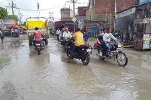 शिवली चौराहे पर जलभराव की समस्या जस की तस जिम्मेदार मौन