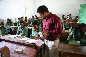 उपायुक्त हेमंत सती ने बोरियों प्रखंड में विद्यालयों का किया निरीक्षण, शिक्षा की गुणवत्ता पर दिया जोर