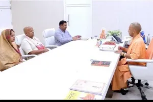 सीएम योगी से मिली जिला पंचायत अध्यक्ष कल्पना सोनकर,बताई जिले की विकास की स्थिति