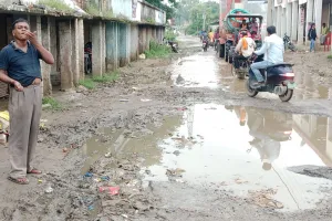 आखिर कब खत्म होगी सिरसा मेजा सम्पर्क मार्ग पर जलजमाव की समस्या।