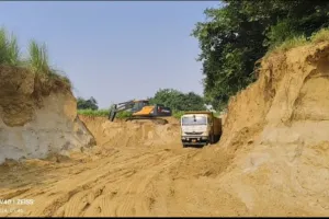 खनन माफियाओं पर शिकंजा कसने वाली  न्यायप्रिय जिलाधिकारी की साख पर बट्टा लगा रहे जिम्मेदार अधिकारी