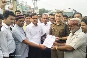 बलरामपुर में अधिवक्ताओं ने प्रदर्शन कर एसडीएम को सौंपा राज्यपाल संबोधित ज्ञापन