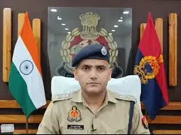 हरदोई में पुलिस चौकी के बाथरूम में रंगरेलियां मनाते आपत्तिजनक वीडियो वायरल,