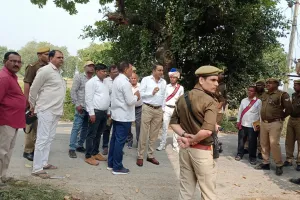 जिला मजिस्ट्रेट ने लंबित मुकदमो में औराई के इस्मैला  का स्थलीय निरीक्षण कर 'न्यायालय आपके द्वार' को किया चरितार्थ