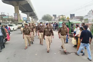 पुलिस उपायुक्त पश्चिम ने की पैदल गश्त दिये दिशा निर्देश 