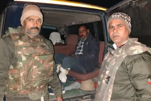 आधी रात तड़तड़ाई गोलियां पुलिस मुठभेड़ में 25000 का इनमिया अंतर्जनपदीय वाहन लिफ्टर चोर गिरफ्तार 