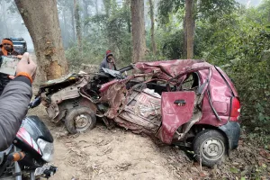 सड़क हादसा में तीन लोगों की दर्दनाक मौत ,ऑल्टो गाड़ी में सवार थे तीनो युवक ,मचा कोहराम 