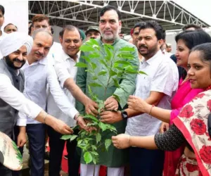 दिल्ली में कंक्रीट के जंगल में लाखो पौधे रोपण का दावा,करोडों का बजट स्वाह पर पर्यावरण वहीं खडा